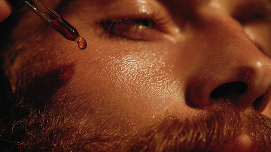 Man using Essenza Beardoil to hydrate beard and beardhairs for softer beard